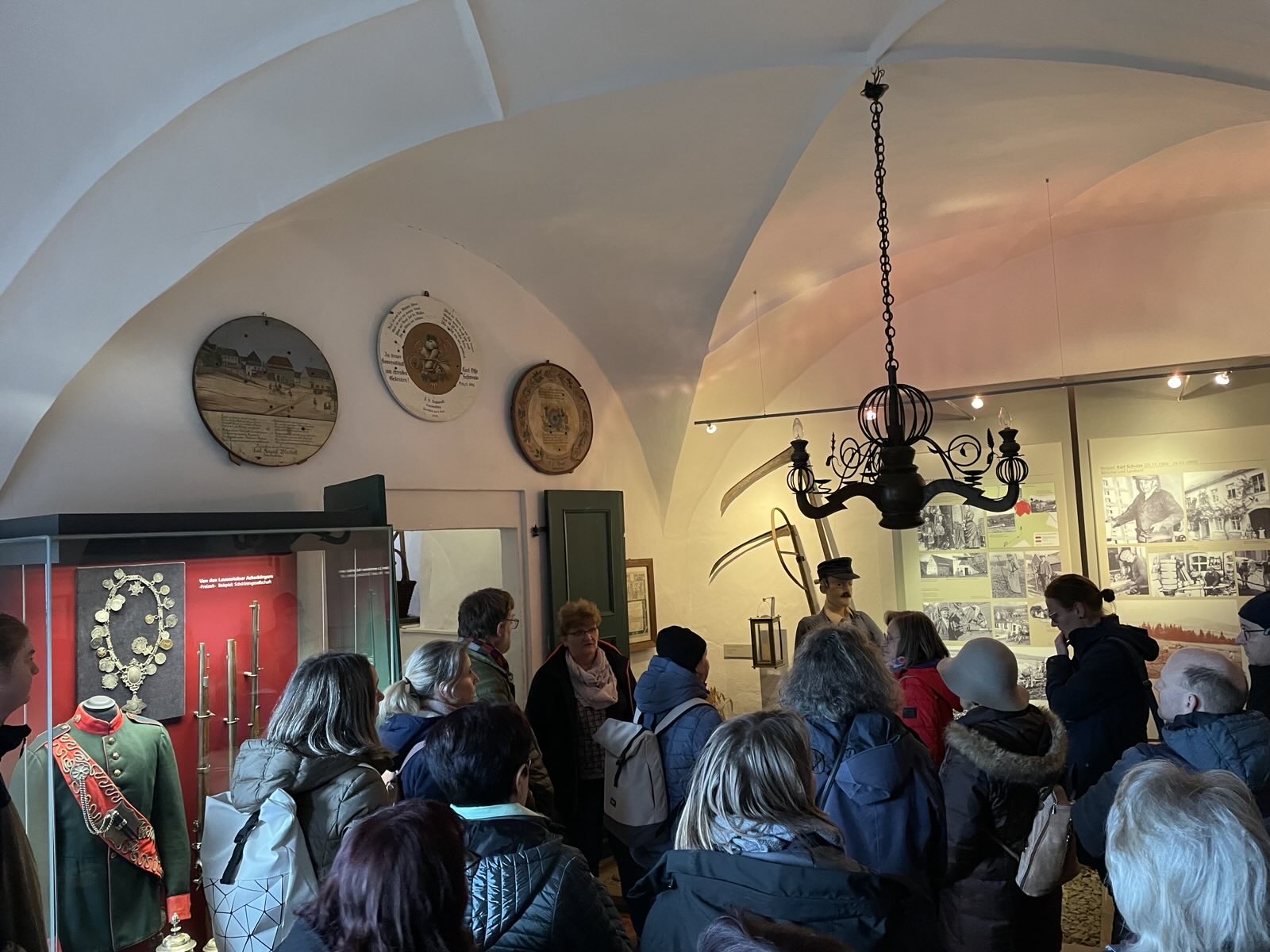 Menschen im Museum Lauenstein