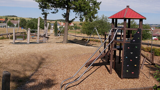 Spielgeräte auf Spielplatz