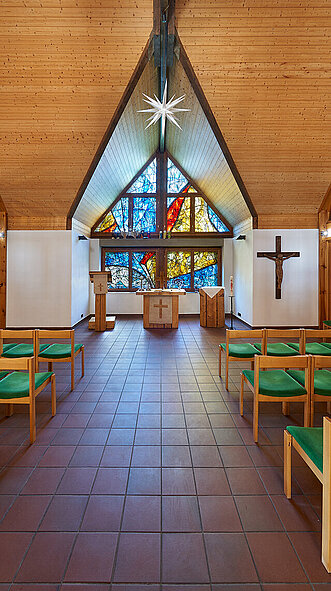 Mittelgang und Bestuhlung Altenberger Kirche